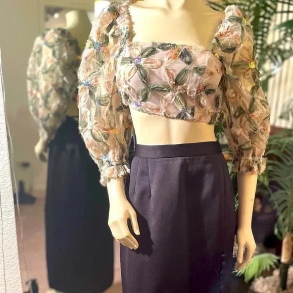 STORiA IVORY AND SAGE SEQUIN BABY DOLL CROP TOP WITH PUFF SLEEVES SIZE SMALL - Picture 14 of 15